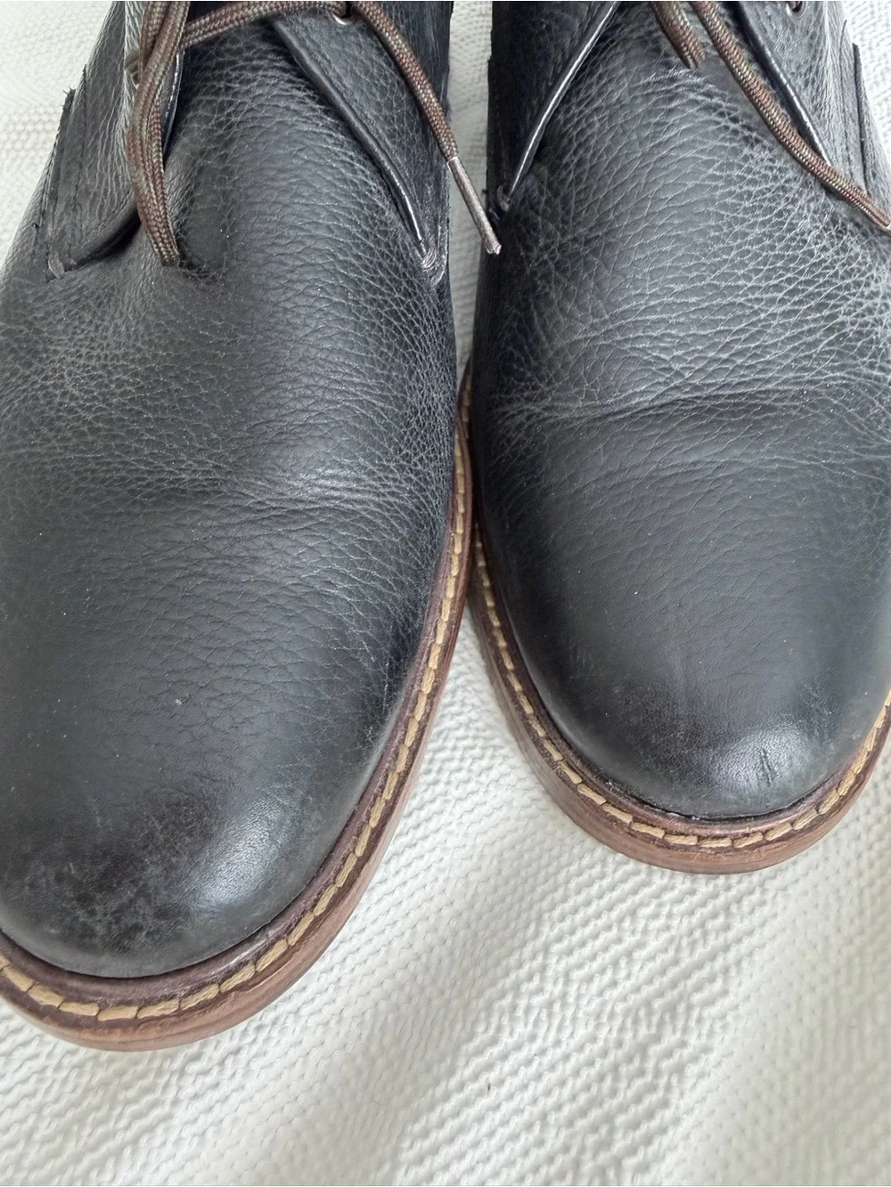 Cole Haan Men's Black Leather Chukka Boots - Classic Lace-Up